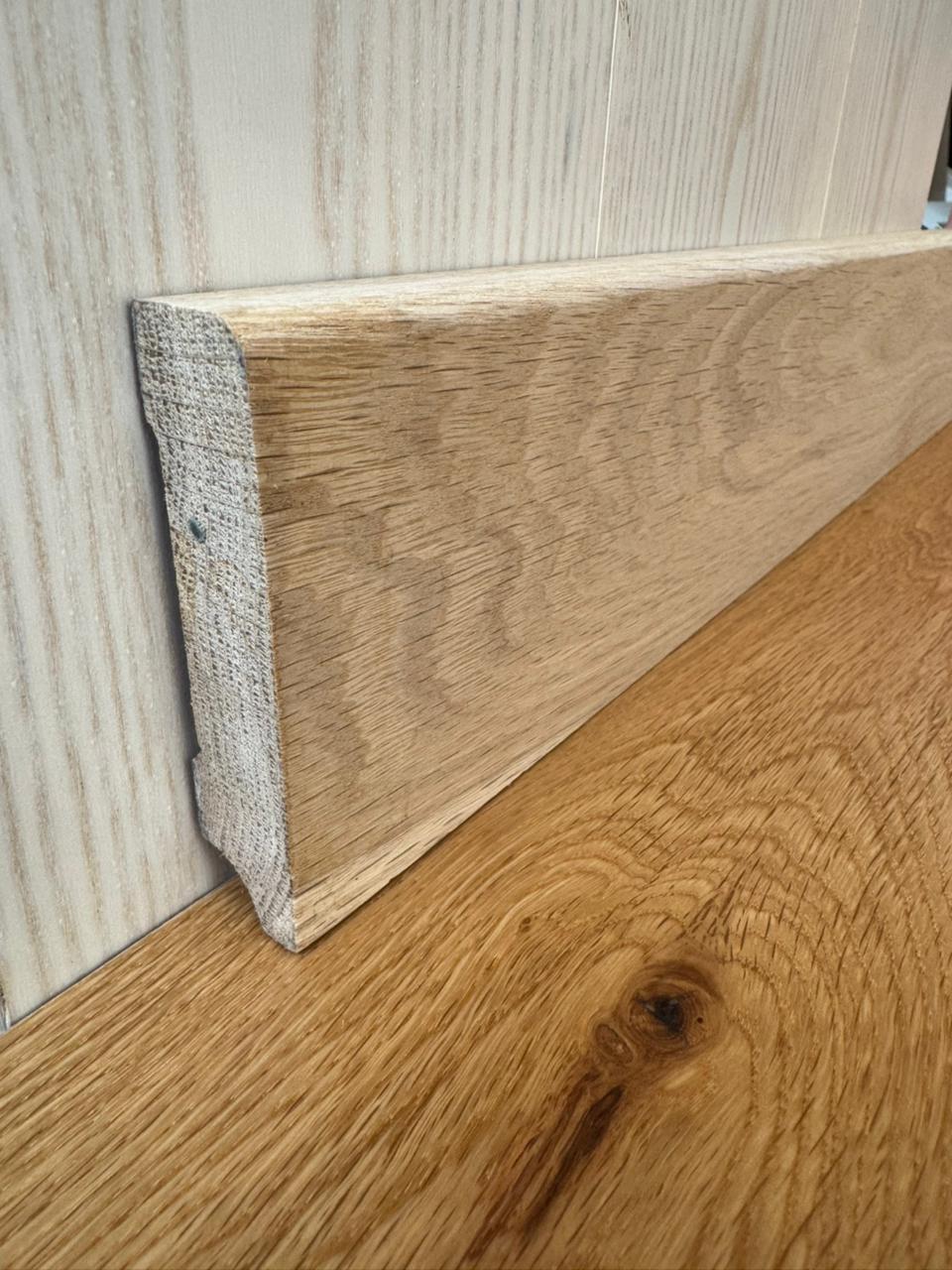 Плинтус Дуб массив без покрытия 90х20 мм